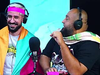 Hot girls show how to fuck in California summer