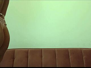 Pretty Dirty Girl Farts Solo