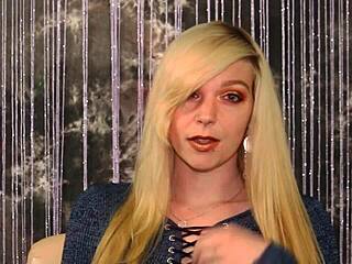 Babe gamergirlroxy teases in slow motion without nudity