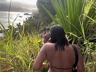 fiz uma putaria na praia de nudismo com minhas amigas latinas gostosas enquanto todos assistiam!