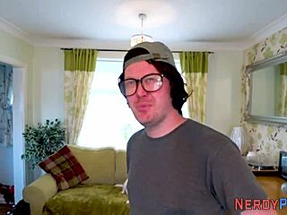 Teen Gf And Mistress Suck Dick In Threesome