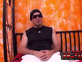 uma gueixa generica e muito vadia invade a turma celine salles frotinha porn star