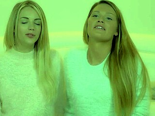 abby and blake model, then kiss 😘