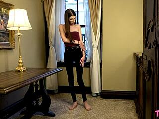 टीगर्ल्स एक्सएक्सएक्स अवा होल्ट की सोलो मस्तरबेशन प्रस्तुत करता है