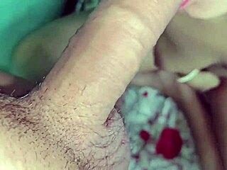 ओह बेबी, तुम्हारी शेव्ड पस्सी स्टैंडिंग फक में ब्यूटीफुल लगती है