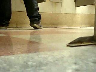 Gay sex in the toilet turns wild