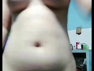 Hey, wanna see this Vietnamese teen give an epic handjob?