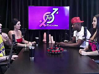 वह गांड साफ करता है और मोनिका लीमा जेफाओ और कैरेन ओलिवर के साथ पॉर्न शुरू करती है!