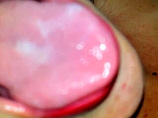 Amateur housewife gets huge cum in mouth during holiday facial