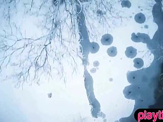 स्नो में न्यू वाइफ के साथ रोमांटिक फक