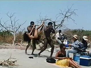 इंडियन एक्ट्रेस Kitu Gidwani फ्रेंच फिल्म में टॉपलेस हो गई!