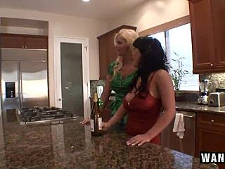 hey dude, wanna join 3 hot women fucking and swapping cum with me?