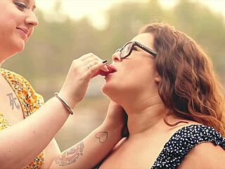 What’s on the menu? Lesbian lunch with juicy licks