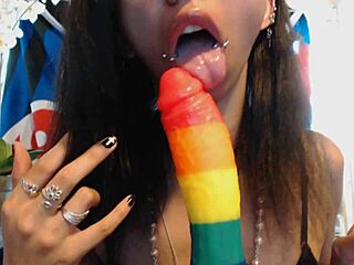 थिक रेनबो डिल्डो से पीओवी ब्लोजॉब, बहुत हॉट