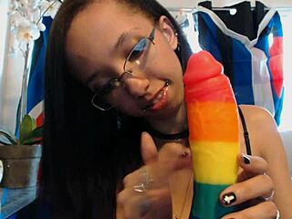 थिक रेनबो डिल्डो से पीओवी ब्लोजॉब, बहुत हॉट