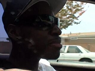 इंडिया समर मिल्फ है मसिव ब्लैक कॉक के लिए। वो इसे प्रो की तरह हैंडल करती है!