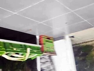 Upskirt en la tienda