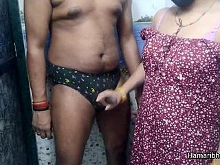 इंडियन देसी भाभी की हैंडजॉब से पति नीली पैंटी पर झड़ गया