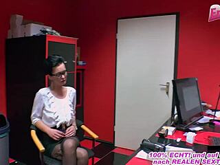 deutsche gangbang casting mit geiler sekretärin in unterwäsche