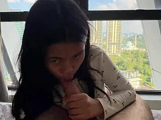 जस्ट 18 साल की एशियन क्यूटी को लक्जरी होटल रूम में चोदा