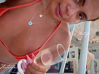 Puta Casada Toda Exibidinha Na Piscininha Da Cobertura