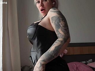 I played a game with big tits, lots of spit on tits