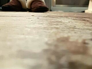 वाइफ कैच्ड मस्तरबेटिंग पस्सी इन शॉवर, ऑर्गेज्म तक पहुँचती है