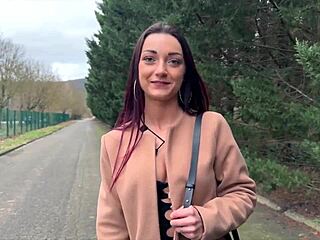 Angela Reine Du Sexe Se Fait Baiser Par Deux Etalons