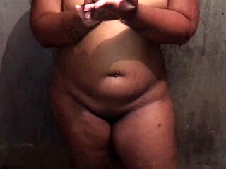 ब्राजीलियन शेमेल ने पब्लिक आउटडोर इंटररेसल सेक्स में स्क्वर्ट किया