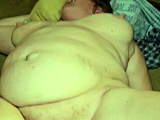 I indulge in foot fetish, cumming on her feet while she touches her pussy