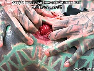 sexy pornstar anuskatzz does self fisting on the couch