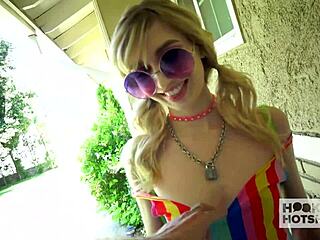 Blonde Mackenzie Moss rough donger ko raw passion se slams karti hai!