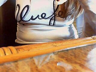 Italian babe relaxes with long nails in sexy ASMR video.