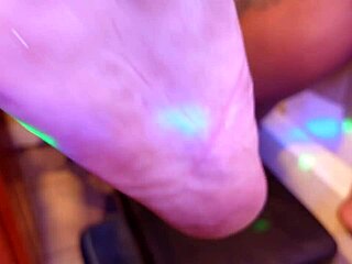 तुम मेरे गैंड का छेद चूस रही हो क्योंकि तुमने गेम नहीं पढ़ा