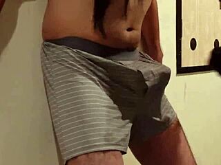 【閲覧注意】僕のチンポと金玉を女性のサンドバックにされひたすらボコられるm男！【何故、勃起してしまうのか？】