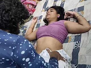 साली की गंद स्पूनिंग पोजीशन में चाटी गई