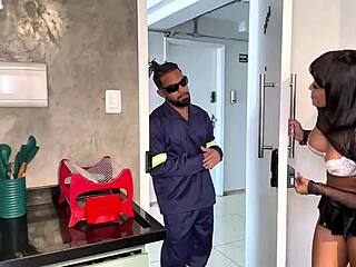 vazou eletrecista hooks up with skinny teen creator for wet squirting ride