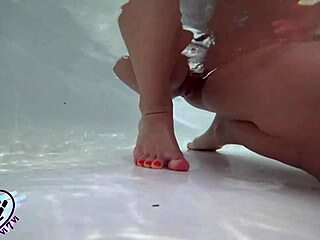 Babe Big Ass Fingering Tight Pussy Underwater Orgasm