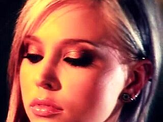 बिना बाल चूत