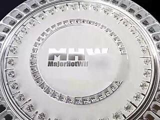 पतली ब्रूनेट मार्सिया हेस रोम मेजर्स के विशाल लंड को डीपथ्रोट कर जोश से सवारती है