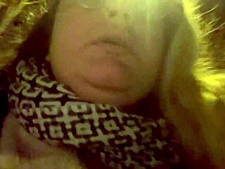 पब्लिक में बिना हिचक या शर्म के ज़ोर से डकार मारना