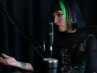 Decidiu investir em conteúdo pornô, foi chamada na direção da escola por vídeo vazado, perdeu virgindade na cama da mãe - Carol RHCP Sheer Red.