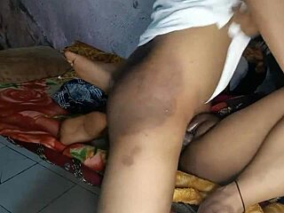 गांव की भाभी को घरेलू बेड पर रफ चुदाई से जोरदार ऑर्गेज्म