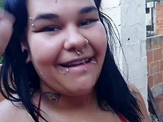 why is this curvy gordinha getting a milk bath in public play