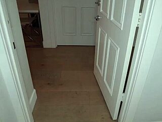 हे मेरी सेक्सी एशियन GF टोफू हैलोवीन पार्टी में लंड क्रेविंग कर रही