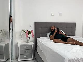 गर्म गांड वाली रूममेट सोल्जरह्यूकॉक और लिंडा क्लॉस की आर्मी ब्लोजॉब काउगर्ल चुदाई