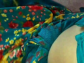 कॉलेज हॉस्टल में इंडियन सौतेली बहन की टाइट चूत चाटने से भयंकर उत्तेजना