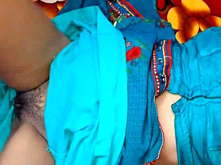 कॉलेज हॉस्टल में इंडियन सौतेली बहन की टाइट चूत चाटने से भयंकर उत्तेजना