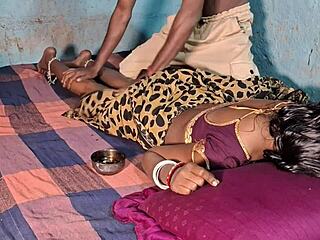 देसी सेक्सी बीवी को मैसेज के बाद फुल सेक्स वीडियो में क्विक चूत चुदाई