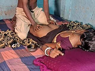 देसी सेक्सी बीवी को मैसेज के बाद फुल सेक्स वीडियो में क्विक चूत चुदाई